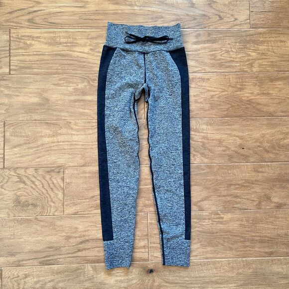PINK Active Victoria's Secret Seamless Colorblock Leggings Size XS Gray/Black - Picture 1 of 8